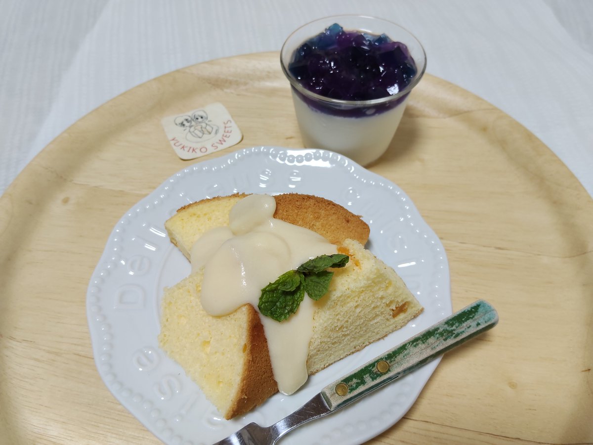 uracydayo's tweet photo. 【1年が365日なら、365回シフォンケーキを食べる夫婦！】
2604日目。2026年7月29日
「紫陽花とマンゴーの夏…」
たっぷりクリームのマンゴーシフォンと一緒に、
印象的な深青の紫陽花プリンを。
夏に嬉しいセット！
奥様(@yukinko9248 )、
いただきます！
#ユキコスイーツ #シフォンケーキ #西八王子 https://t.co/nFG6rY3xhu