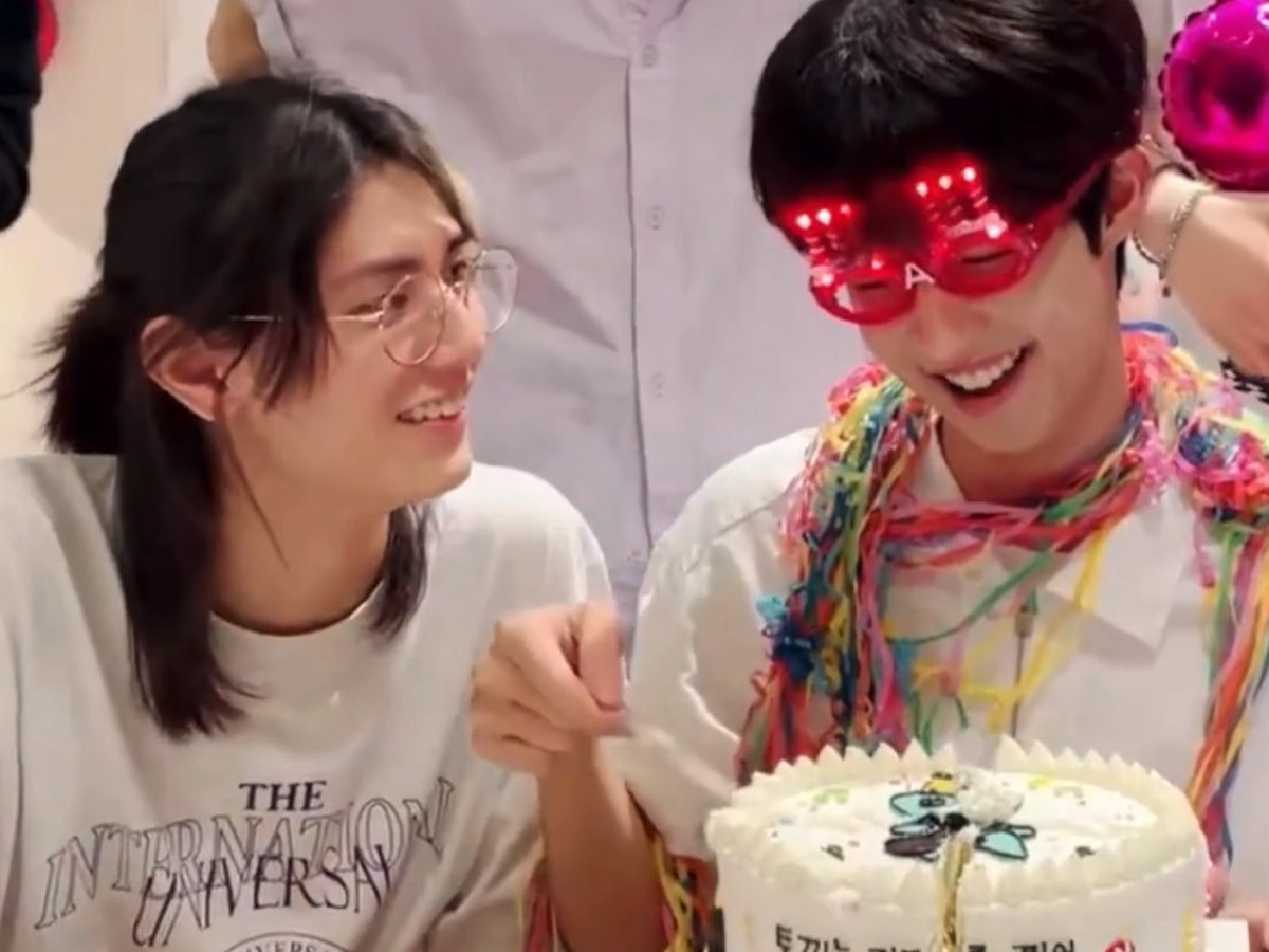 229PDLRZVx5444's tweet photo. 22년 생일 라이브... 옆 자리 앉아서 기대햇는데... 산만한 바보 온달과 얌전한 어떤 토끼...... 응...... https://t.co/GPwH5p04TF