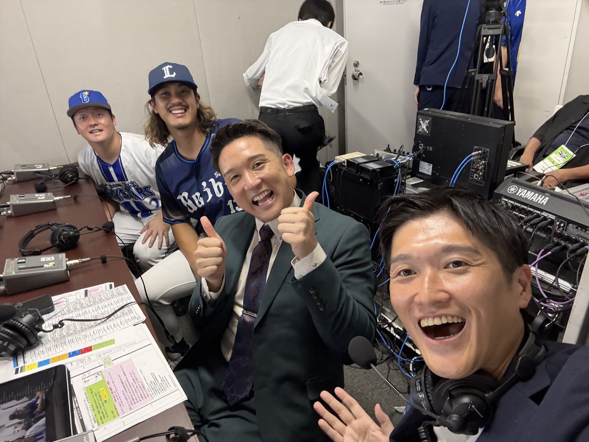 kenshi_sugiya02's tweet photo. オールスター出場経験ゼロの私ですが…😂
ライオンズ #髙橋光成 投手、ベイスターズ #牧秀悟 選手に気を遣わせてしまいました。

すみません🙇‍♂️笑

でも、2人とも本当に優しいナイスガイ✨

髙橋投手は圧倒的な球威と投球術を兼ね備えたエース。
牧選手は勝負強さと長打力でチームを引っ張る主砲。

こういう素敵な選手たちとご一緒できる時間に感謝です💪

#ABEMA
#lions_official 
#ydb_yokohama