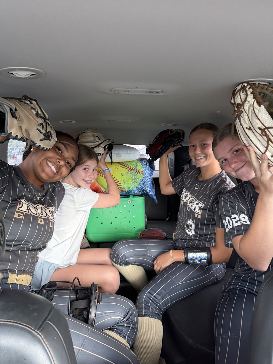 PaigeA2029's tweet photo. So thankful to have played another summer with @RGDiabManetta nothing but opportunities, lessons learned, and fun with some of the greatest teammates ever!
Looking forward to resetting these next couple of weeks and getting ready for fall!

#softball #summerball #hacksack https://t.co/0fSrMfTHtT