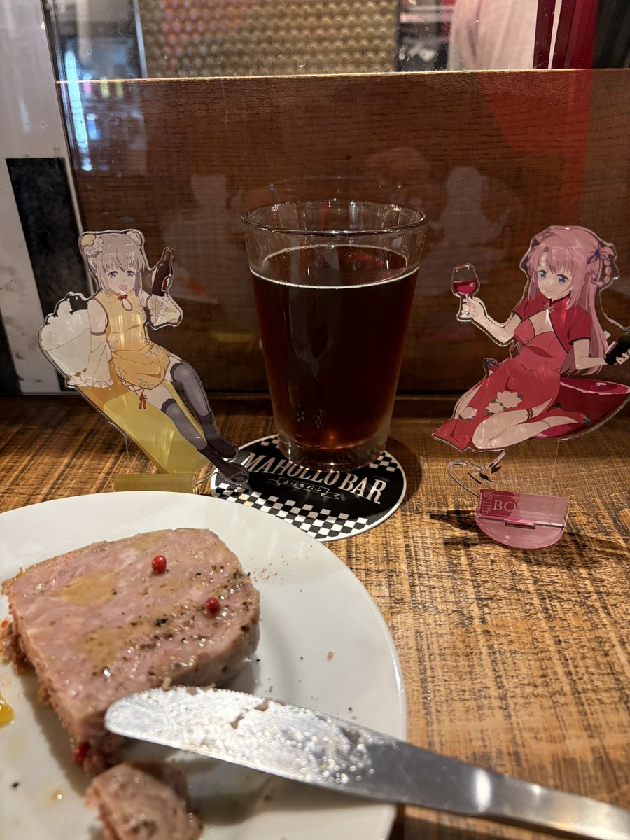ra_menaaa's tweet photo. そして最後のまほろバルさん、平日なのでゆっくり頂きました！
ほんのり温めされたパテカンが脂っぽくなくて美味したかったのと、
何より秩父on the way2024が飲めたのが最高でした。モルティーな甘みと華やかな香り、度数は高いのにするする飲めてしまう
 #上伊那ぼたん #まほろバル https://t.co/WxFuz6uTsg