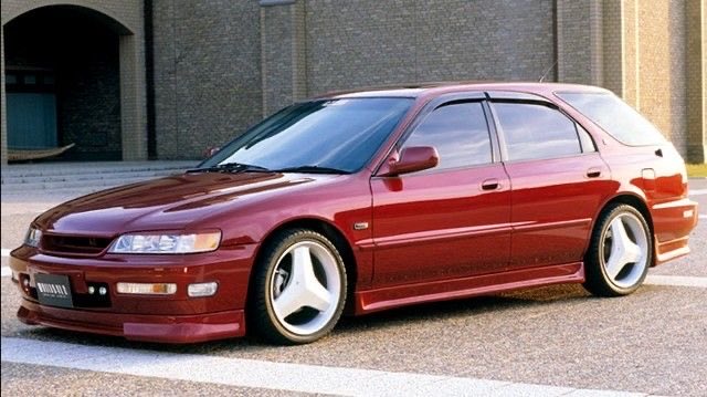 ituki_11gimuhai's tweet photo. 90年代ステーションワゴン全盛期のこの佇まい、たまらん。
低めの車高に独特な3スポークがバチバチに決まってるスタイル❤️‍🔥❤️‍🔥 https://t.co/BVMx8zRAB1