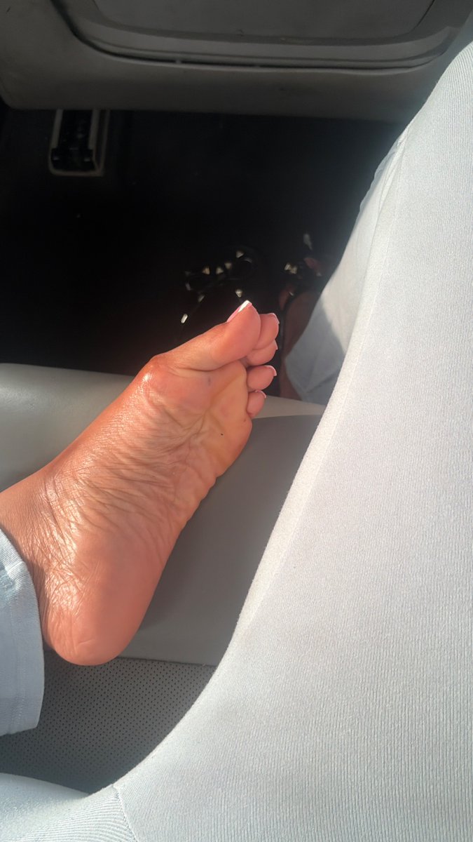 KimberlyHen007's tweet photo. Are you looking for the perfect soles? #feet #feetworshi̇p #feetfetısh #feetsellers #feetvideos #feetcontents https://t.co/TIbe9nKr3r