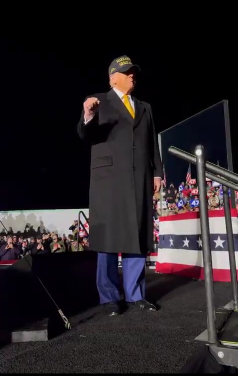 SUBRATA30016572's tweet photo. @WhiteHouse Greatest President ever🇺🇸 0❤ https://t.co/7phMhzsta0