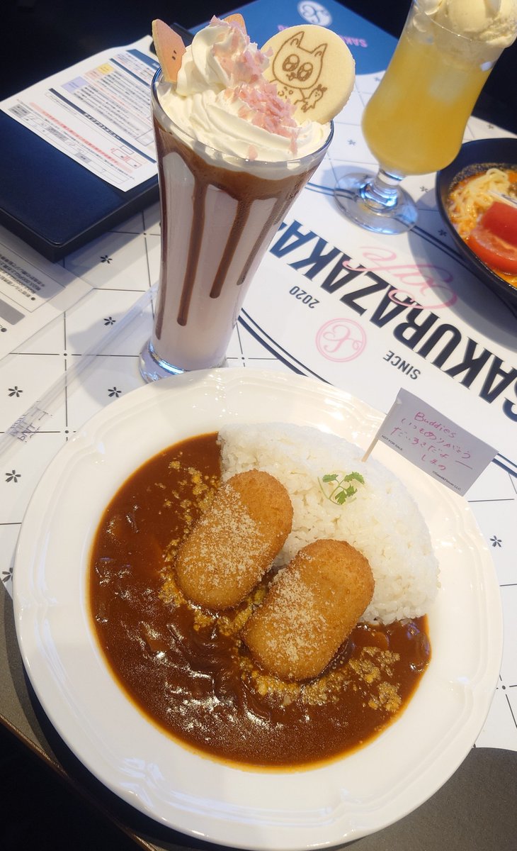 3y3110's tweet photo. ひとまず前期！
ほのちゃんのハヤシライス、まつりのマンゴープリンタピオカ、あきぽのイチゴミルクを🙌
去年とコンセプトがまた違って良き！買う予定のなかったアクスタも買ってしまった笑 https://t.co/PAoksaqDtp