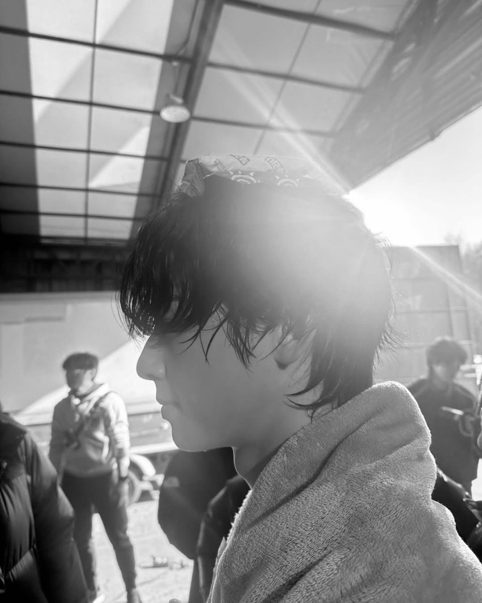 eunwoouk's tweet photo. 강인함은 거친 손끝이 아니라. (+17) https://t.co/lBCyFRFNOZ