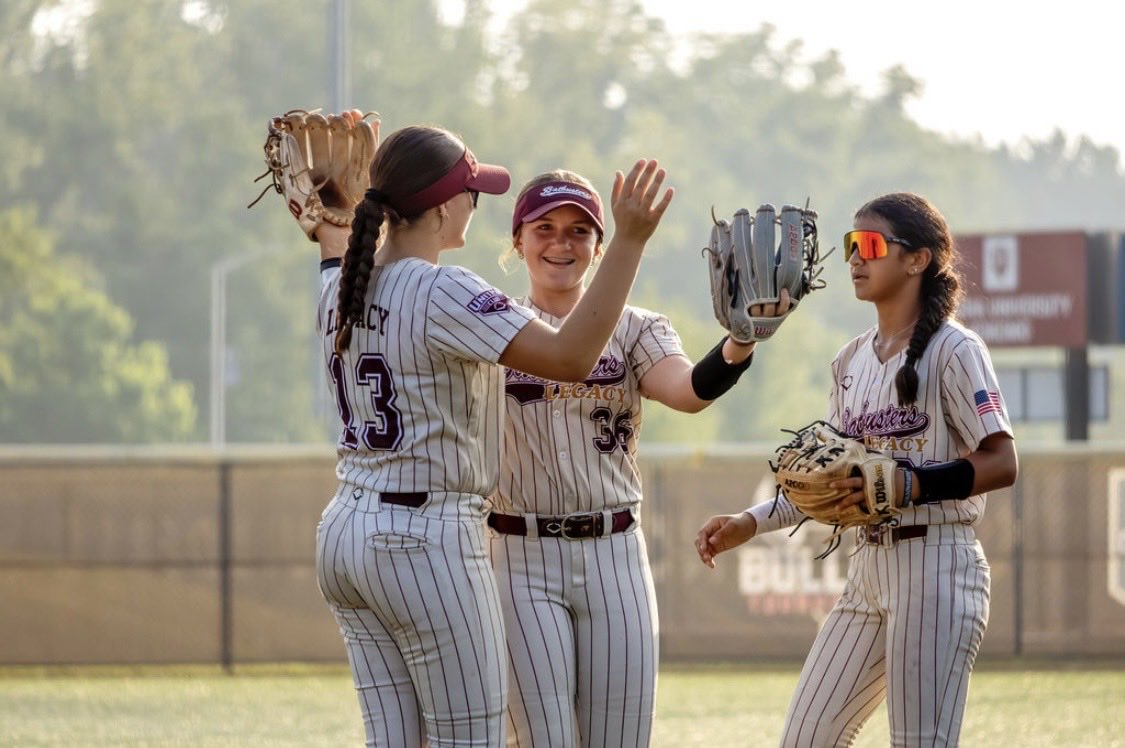 ejezowski2031's tweet photo. Pics from @thealliancefp Nationals last week. Ended the 12u season tier 1 national champs. Can’t wait to get back out on the dirt in 14s with my amazing team @OCBB_SA_2013 

@fastpitchwatch @ExtraInningSB @SBRRetweets 
@LineDsoftball 
#OCBB 
#OCBatbusters https://t.co/DLcD69bYpb