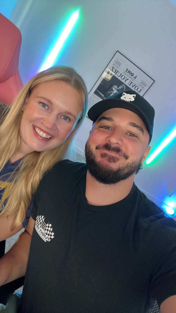 MarkClarkk tweet media