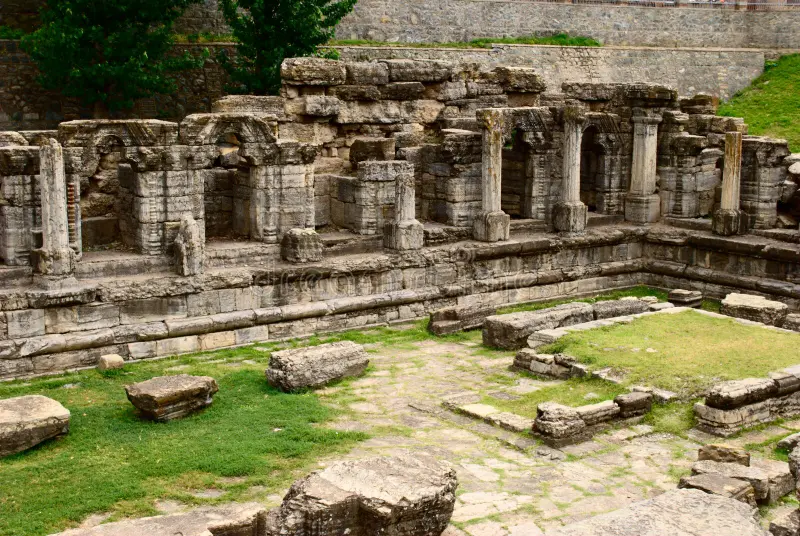 Fintech03's tweet photo. A forgotten genius saved Kashmir from a drowning death, by tossing a king's fortune straight into a roaring river.

In the 9th century, catastrophic earthquakes caused massive landslides near Yakshadara (modern day Baramulla), choking the narrow gorge of the Vitasta (Jhelum) River.

The entire Kashmir Valley turned into a submerged swamp. Agriculture collapsed & a khari (unit) of grain soared to an astronomical 1050 gold coins, causing widespread famine.

While the king’s ministers held endless debates & offered prayers, an unschooled man of humble origins named Suyya began publicly claiming: "I have the knowledge to free the land from the water, but I have no means."

When King Avantivarman heard of Suyya’s claims, he summoned him to court. When asked what resources he required to tame a mighty river, Suyya did not ask for armies/heavy iron tools, he asked for pots of gold coins from the royal treasury.

The royal court erupted in laughter. Courtiers dismissed him as an unhinged, eccentric madman, asking what money could possibly do against a roaring river.

King Avantivarman, however, decided to take a gamble & granted him the funds.

Suyya took the pots of gold, boarded a boat & traveled directly to the landslide site at Yakshadara where the river was choked with mud & massive stone boulders.

Instead of making a speech/trying to manually dig, Suyya did something that made the onlookers certain he was insane: he began grabbing handfuls of gold coins & tossing them directly into the roaring, mud-choked riverbed.

The news spread like wildfire through surrounding villages. 1000s of impoverished, starving locals rushed to the site & jumped into the freezing river. To find & drag out the gold coins buried beneath the silt, the crowd pulled out 100s of heavy boulders, logs & debris choking the riverbed.

Within days, the crowd had cleared the natural dam. The bottleneck opened, the Jhelum rushed through & the submerged valley drained out completely.

Suyya was not finished. Once the water receded, he executed a masterplan that transformed Kashmir’s geography: He built a stone dam to temporarily hold the river, cleaned out the remaining silt & constructed stone embankments along a 42 mile stretch.

He changed the junction of the Vitasta (Jhelum) & Sindh rivers to flow directly into Wular Lake, turning marshlands into fertile agricultural soil.

Kalhana records that Suyya collected soil samples from different villages, measured the exact time each sample took to dry & engineered customized irrigation channels for each village based on soil retention rates.

The impact was immediate, the price of grain crashed overnight from 1050 gold coins to just 36 coins per khari.

King Avantivarman showered him with honors & the town of Sopore in Jammu & Kashmir stands today on the site of the ancient city founded in his honor.... Suyyapura (Modern day Sopore).