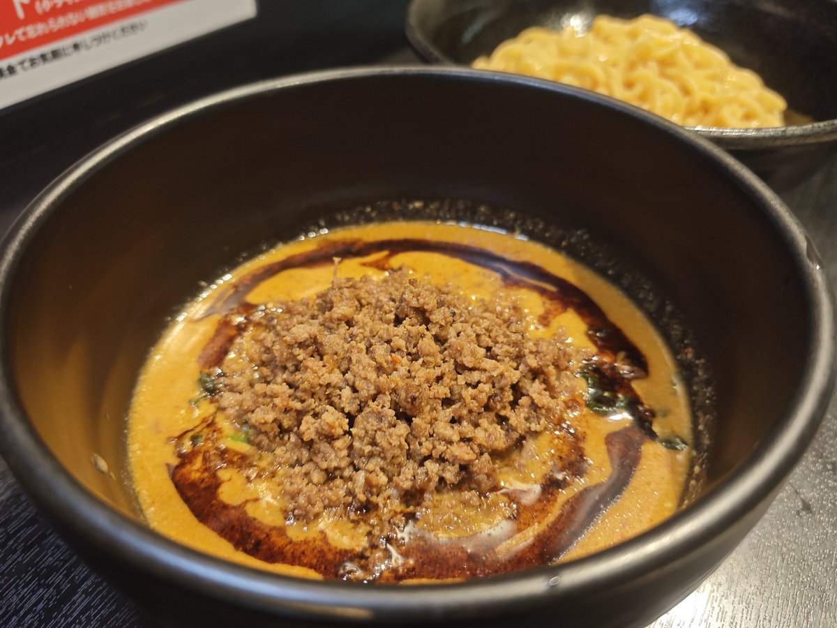 totsukatenryu's tweet photo. 暑いからさっぱりしたものが………
いやいや！
暑いからこそ劇辛濃厚がいいんじゃないですか💪
ガッツリ食ってガッツリ汗かいて
劇辛ライフを満喫しちゃいましょ☠️
それでは地獄は11時開門👍
#地獄で会おう https://t.co/coR38iYald