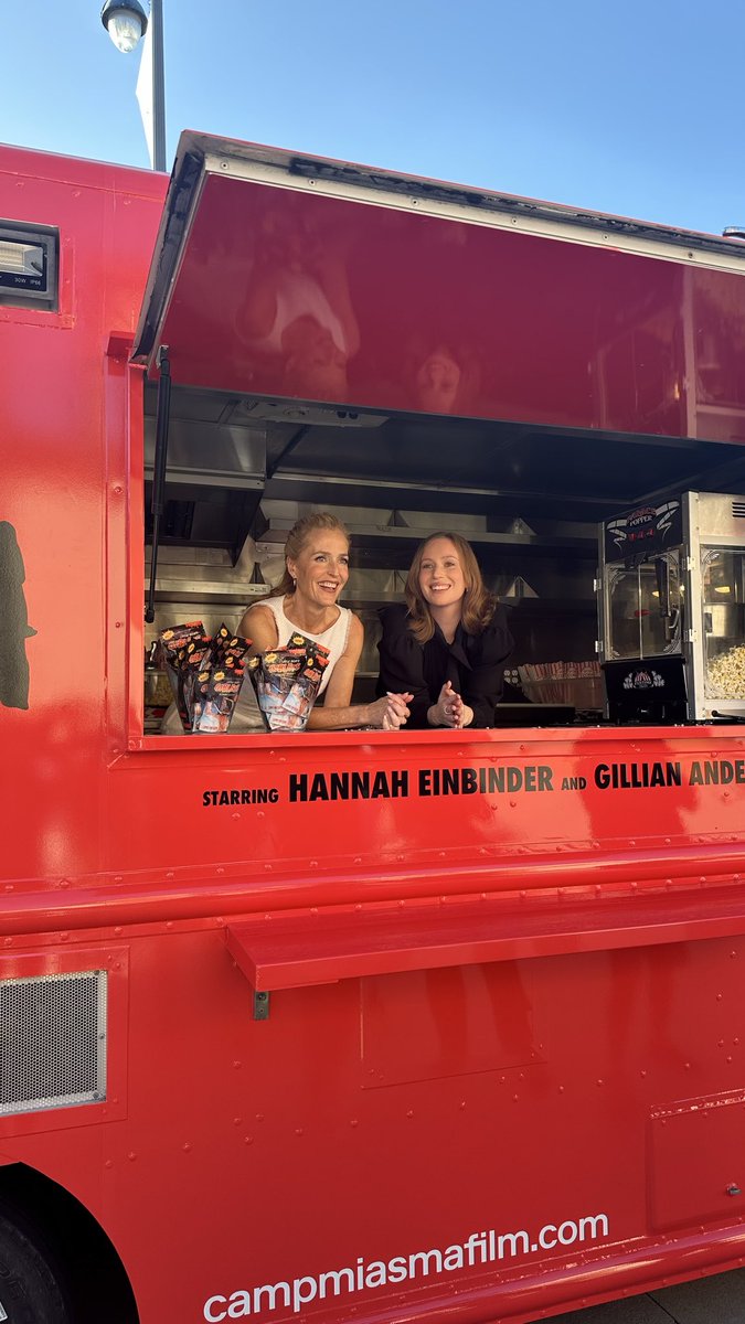 lunelight's tweet photo. why am i not in LA with gillian and hannah 😭😭😭😭😭😭😭 https://t.co/8wUQT3cxnF