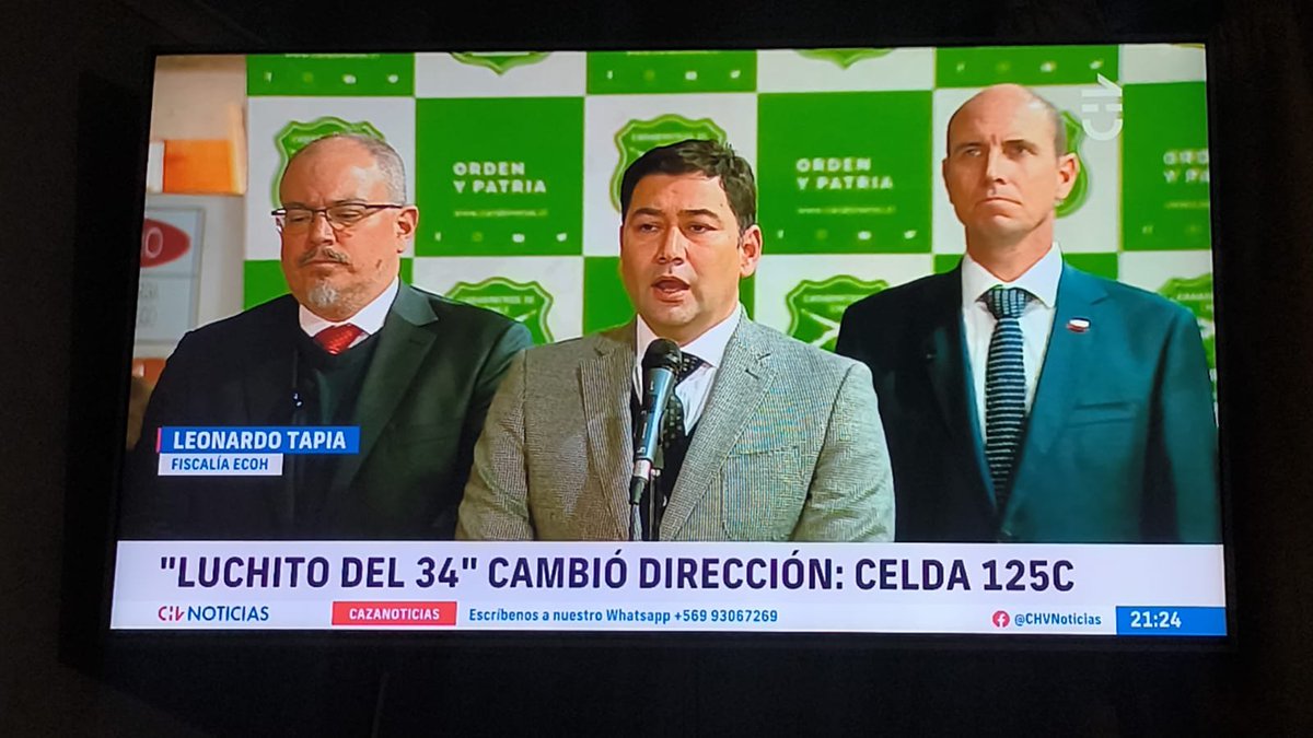 danicadonis's tweet photo. ¿Qué onda con los GC de #CHVNoticias? Estoy con ataque de risa. No puedo tomarme en serio las noticias con los titulares que le ponen y desde ayer que están poniendo textos en la misma línea. #CHV #Noticias #Chile https://t.co/XhgiyuoSwe