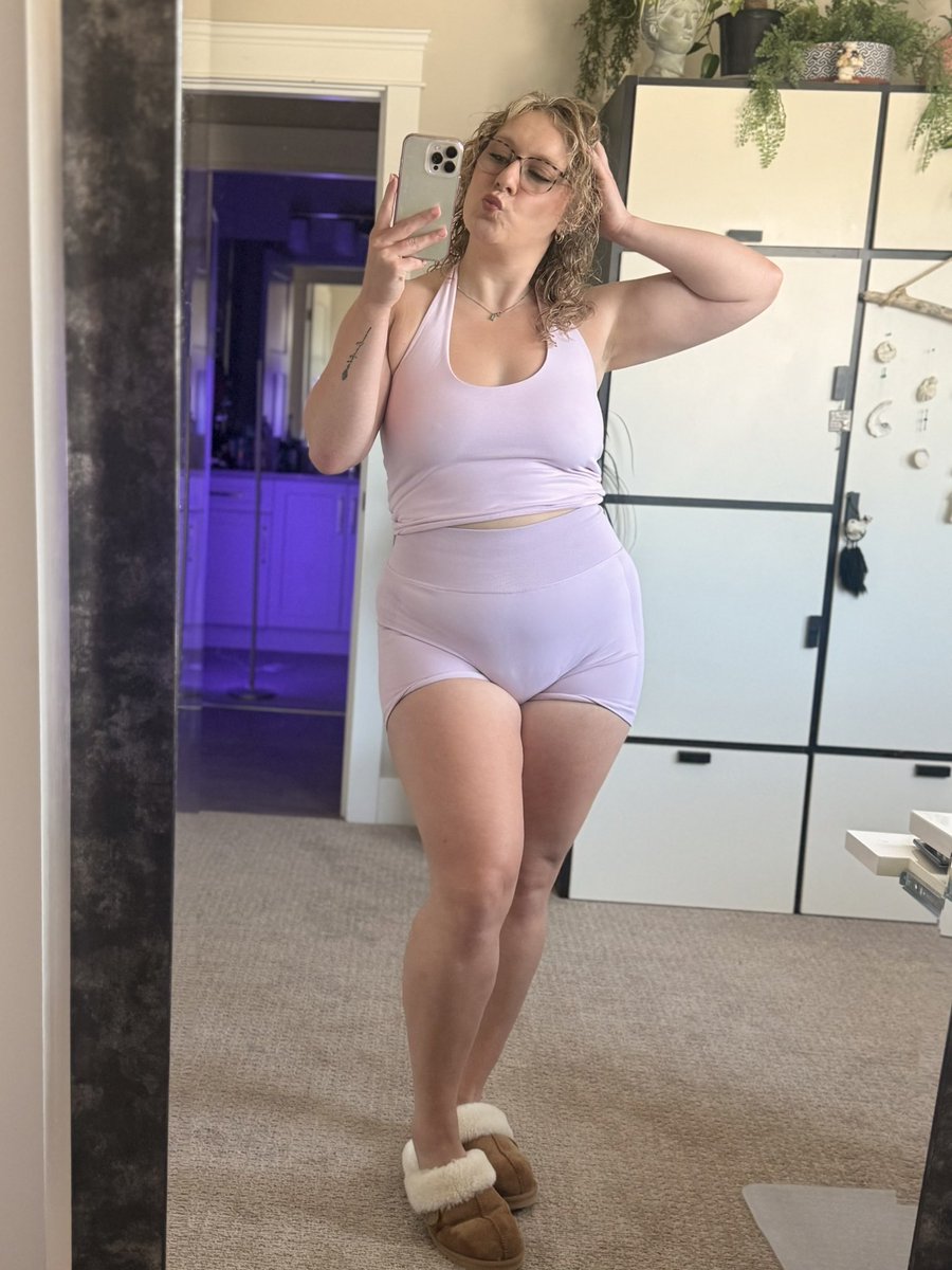 rainkumminsxo's tweet photo. Do you love a naturally curvy women? https://t.co/oNVwo3aF8O