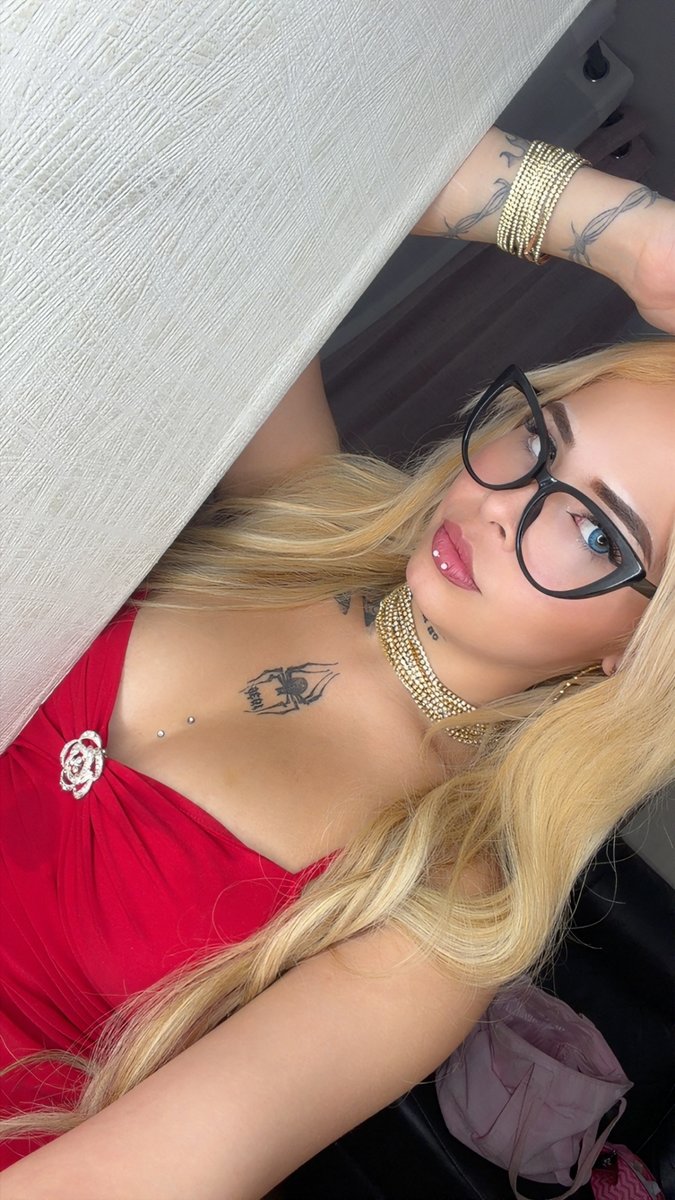 _Madelyn_Shaw_'s tweet photo. Feeling dangerous in red 🔥 

#BlondeBombshell #RedDress #TattooedBeauty #GlamQueen #ConfidenceIsSexy https://t.co/TA1DYZrG3M