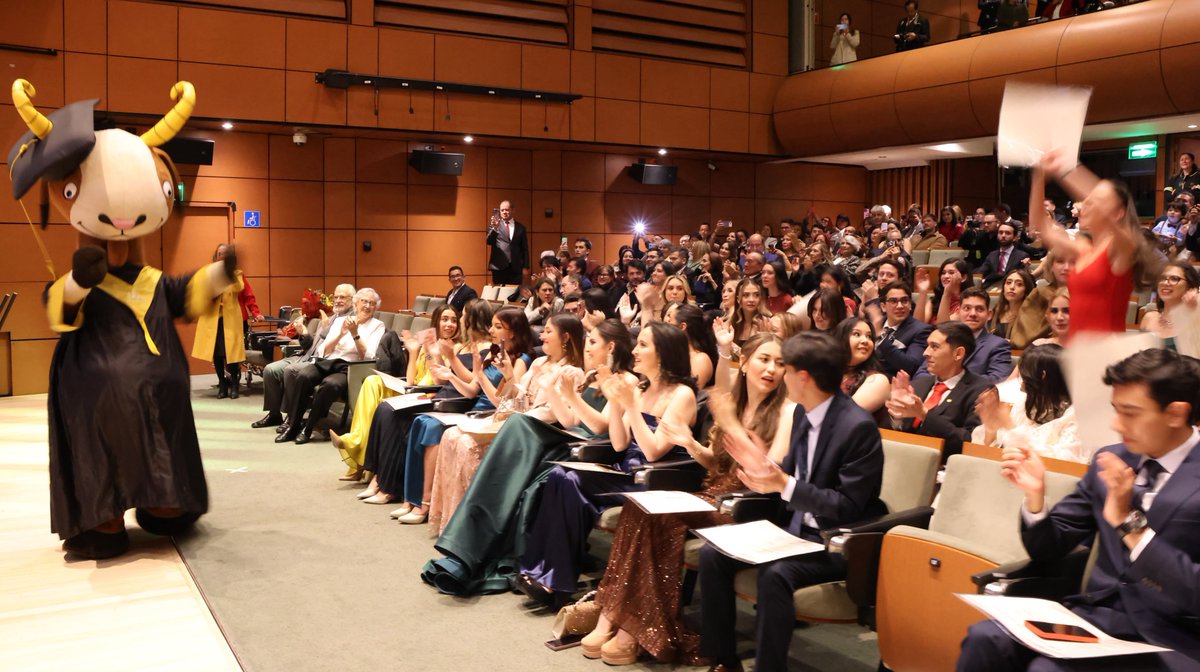 MediUniandes's tweet photo. Hoy celebramos la Ceremonia de Grados de la 33.ª promoción de médicos y médicas de @Uniandes en alianza con la @FSFB_Salud 💙

Como recordó nuestra rectora @RaquelBernal3 este también es un momento para agradecer a quienes, con su amor y apoyo, hicieron posible este sueño. https://t.co/NMfm8W55lx