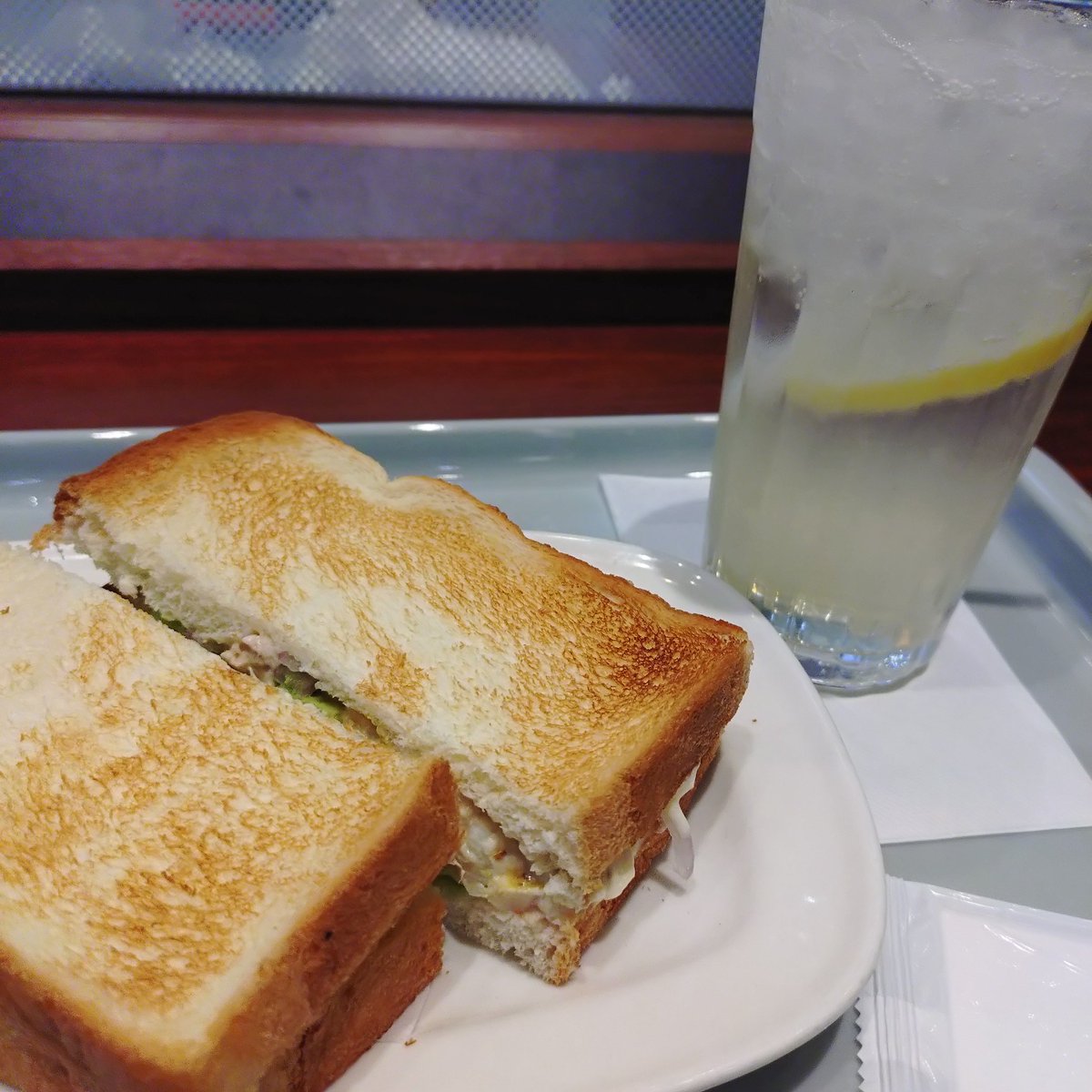 ringa_ring's tweet photo. 最近怠けてる自分に、今日は喝っ！朝は野菜ジュースだけだけど暑さに負けぬようDOUTORモーニングで炭水化物摂取。レモネードソーダが550円だから全部で790円はお得よね。ありがとうDOUTORさん https://t.co/MOcSiQ6BaD