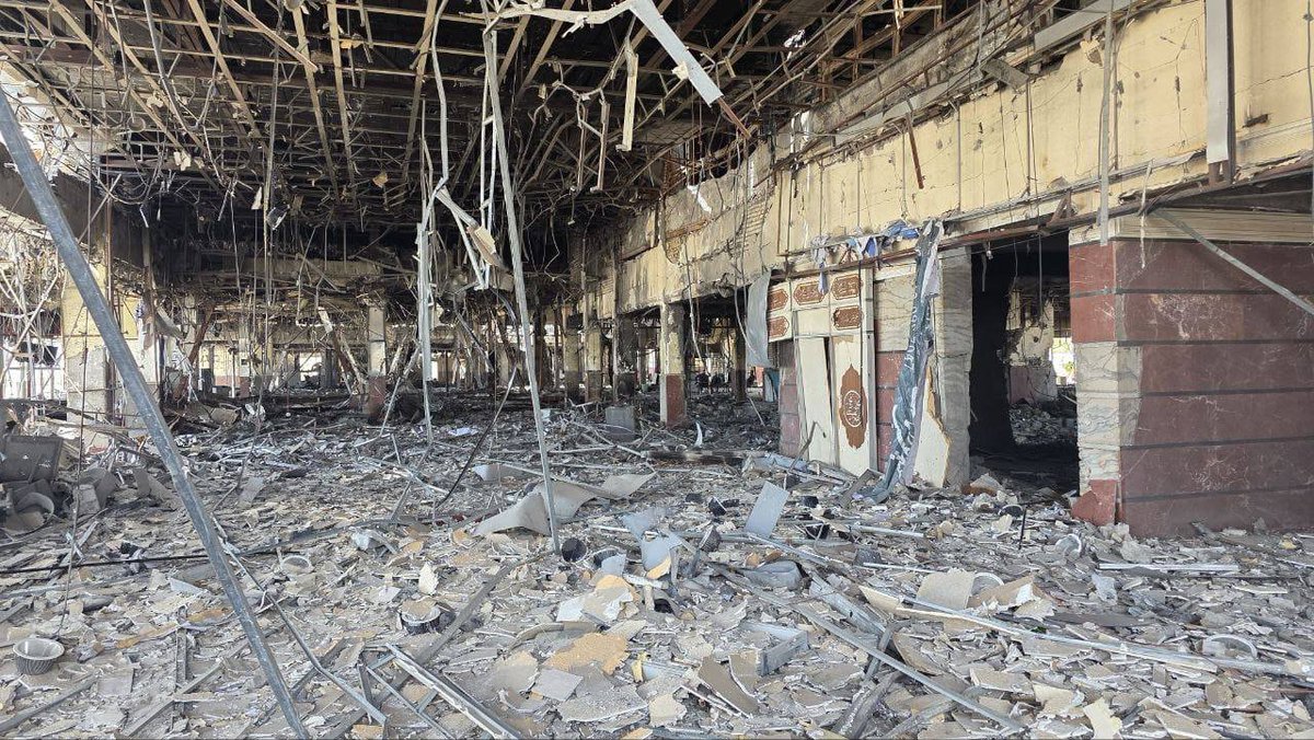 HamedMusher's tweet photo. صور حصريه 
هذا ما تبقي من مطار بوشهر في الأحواز المحتله  ما يشاهده العالم من صور لا تتجاوز نسبته ١٠%ايران مدمره عموديا 
الجيش الأمريكي البطل  سحق ايران و نظامها النازي  وحقق انتصار عسكري خاطف و مبين https://t.co/jIigB6qTjg