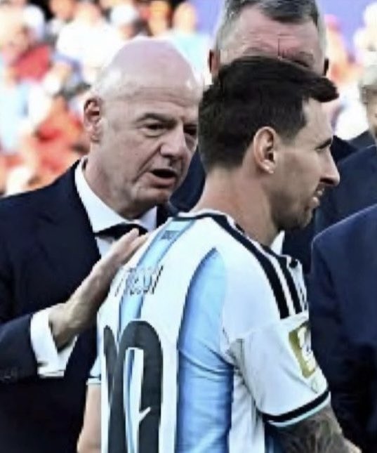 madrid_total2's tweet photo. LA IFAB ADMITE QUE EMBOLO NO DEBIÓ SER EXPULSADO VS ARGENTINA.

Un robo más de don Lionel Messi, Infantino y Argentina.

Que bueno que España los humilló en la final. Sin robos no llegaban ni a cuartos. https://t.co/MFKZEPYtzo