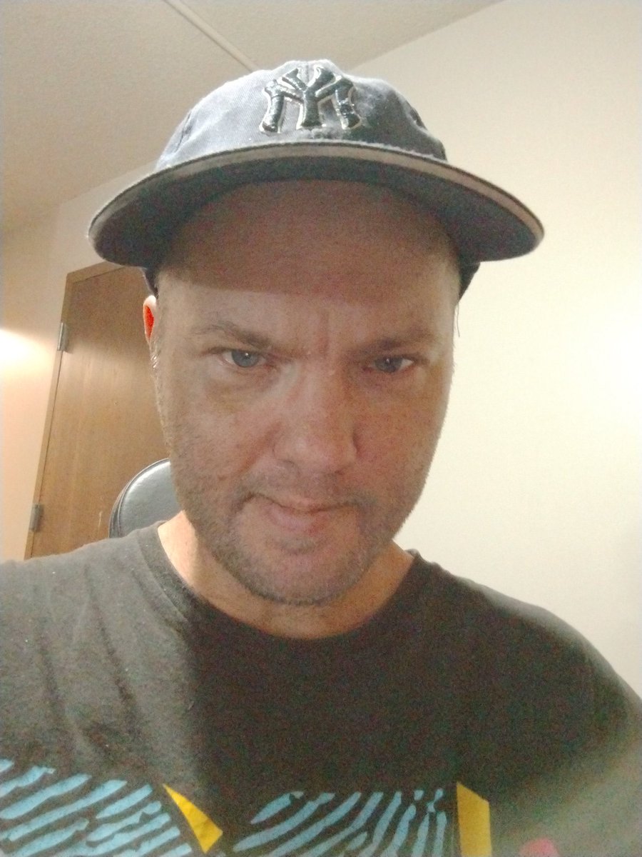 khglove2000's tweet photo. Can we be friends $? https://t.co/zvgtfLMM3w