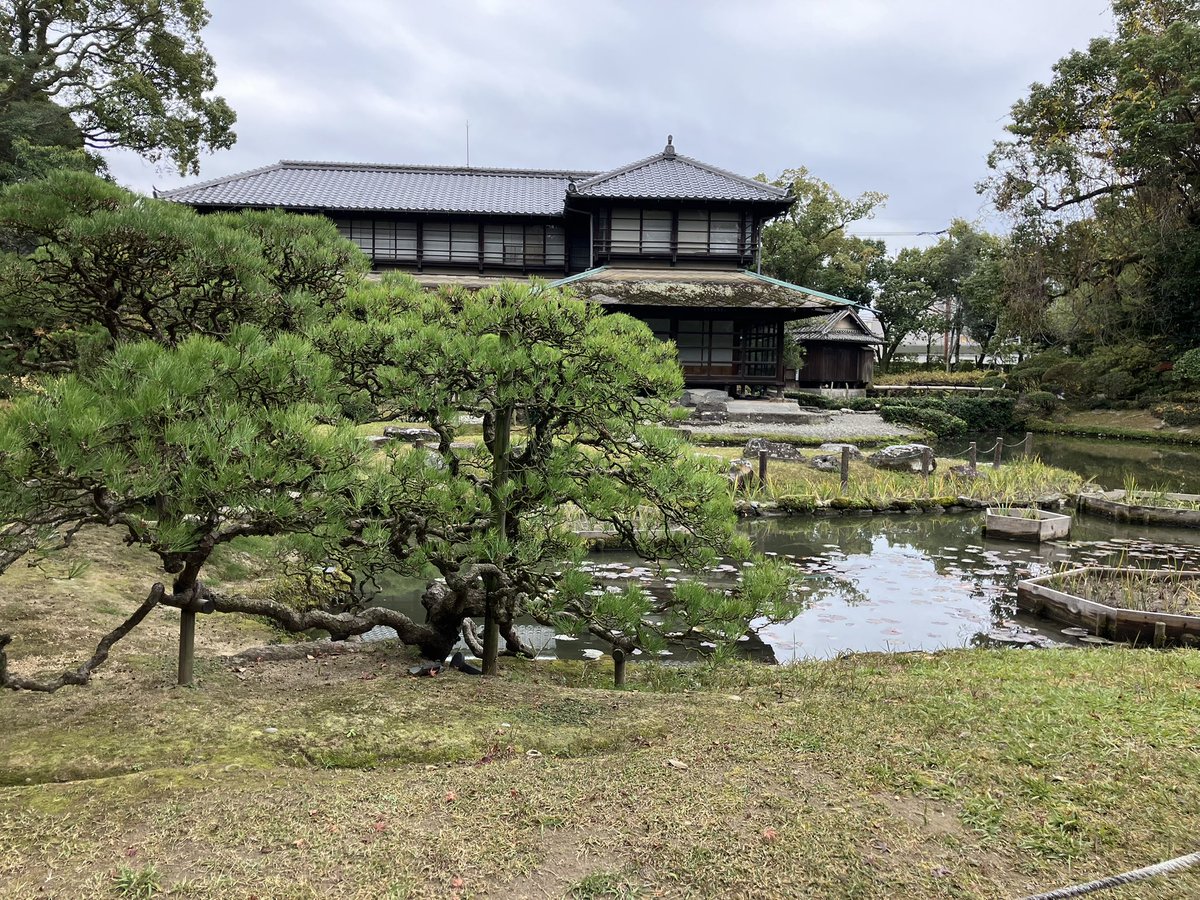 sa26yok's tweet photo. 松濱軒、内田百閒が何度も訪れた場所らしく、内田百閒好きの夫が喜んでいたな。静かで落ち着いたお庭でわたしも好きだった。日奈久の温泉街ものどかで素敵な場所だった。悲しいな、どうして熊本ばかり。 https://t.co/luk8maobfL