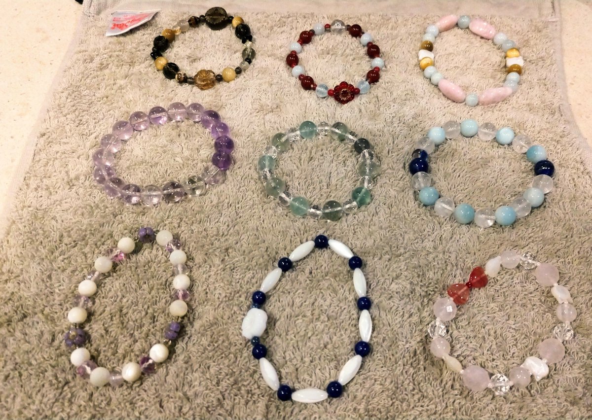tarot_trying's tweet photo. ようやく、少し体が落ち着きました。
掃除をして、洗濯して、干して、ブレスレットのお手入れをしました。
いま自分の出来ることをしようと思います。
できるだけ丁寧に。
大切なものを大切に扱うことが、きっと大切なことなのだと思います。 https://t.co/WAV5axc9AR