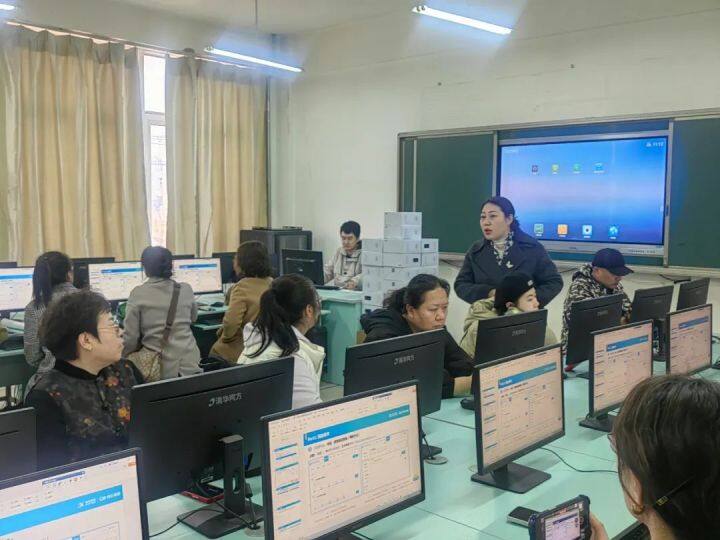 SpringRuthwpa6's tweet photo. 本周参与《职场高效沟通》专题培训，干货满满，学会了3种跨部门沟通话术，收获超实用！ https://t.co/D8qj8Vrwcm