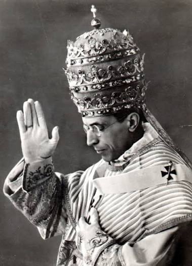 Auxiliumvolto's tweet photo. In 1958, a few short months before his death, Ven Pope Pius XII approved the Feast of the Holy Face, enshrining it on the Tuesday before Ash Wednesday. 
We can consider the Feast of the Holy Face, as one of the final gifts left to the Church by that most holy pontiff.
And considering his great concern about the future of the Church at the end of his life, we should most urgently consider what this meant to him.
So if you are a Pacelli fan, learn about the Holy Face.

https://t.co/YpIbgSn4Qe