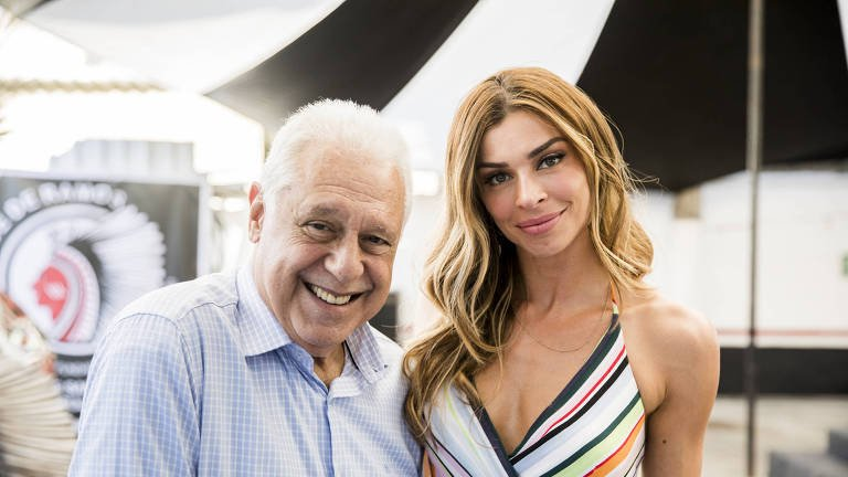 forumeplay's tweet photo. Bom Sucesso estreava há 7 anos

• Escrita por Rosane Svartman e Paulo Halm, com direção artística de Luiz Henrique Rios.
• Grazi Massafera e Antônio Fagundes foram os primeiros convocados para o elenco.
• Reynaldo Gianecchini foi convidado para interpretar Marcos, porém preferiu o antagonista de A Dona do Pedaço e o papel ficou para Rômulo Estrela.
• Fabrício Boliveira chegou a ser confirmado como Ramon, porém abriu mão do papel para dedicar-se ao cinema, sendo substituído por David Junior.
• Convidada para interpretar Nana, Georgiana Góes preferiu focar no teatro, passando a personagem para Fabiula Nascimento.
• Foi o último trabalho do ator Eduardo Galvão, que faleceu aos 58 anos vítima da Covid-19.
• No mercado latino, a novela recebeu o título Suerte de Vivir (Sorte de Viver).
• Eleita pela APCA a melhor novela de 2019.
• Obteve uma média geral de 29 pontos, a maior da faixa das 7, desde Cheias de Charme.
• Eliza (Marina Ruy Barbosa), Natasha (Lavínia Vlasak) e Danielle (Fernanda Motta), personagens de Totalmente Demais, fizeram participações em Bom Sucesso.