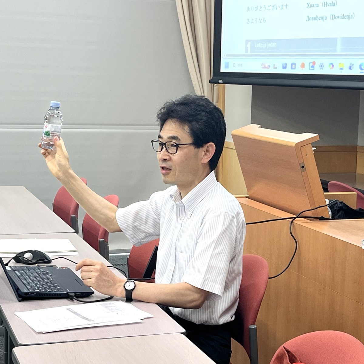 gwcadms's tweet photo. 【授業紹介】国際文化交流論Ⅲ(中欧)
小国が多数分布する中欧。歴史や政治経済、文化や宗教等も多様です。研修参加予定の学生は春から学習を重ね、訪問先の国や施設、機関等の知見を広げています。各国の挨拶表現も学んで夏の出発準備が進んでいます。
#学習院大学 #国際文化交流学部 #戸山キャンパス https://t.co/icLtZIxtlw