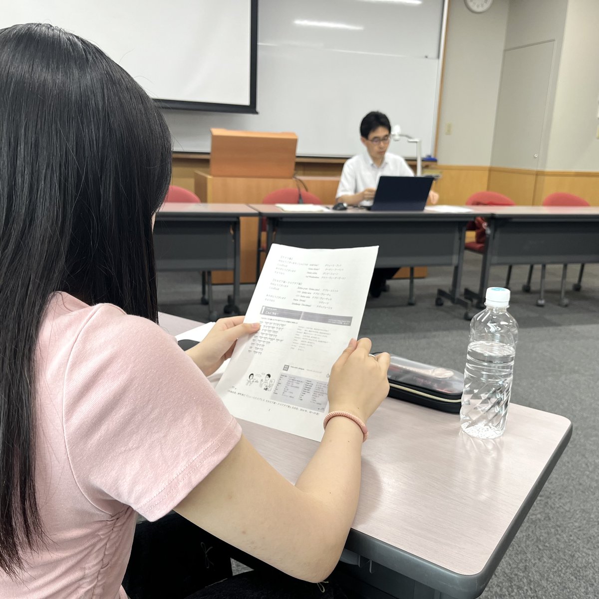 gwcadms's tweet photo. 【授業紹介】国際文化交流論Ⅲ(中欧)
小国が多数分布する中欧。歴史や政治経済、文化や宗教等も多様です。研修参加予定の学生は春から学習を重ね、訪問先の国や施設、機関等の知見を広げています。各国の挨拶表現も学んで夏の出発準備が進んでいます。
#学習院大学 #国際文化交流学部 #戸山キャンパス https://t.co/icLtZIxtlw