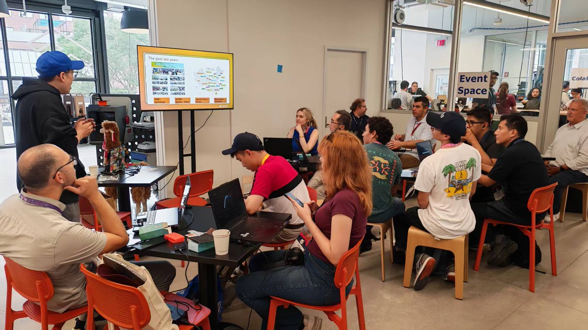 dfrobotcn's tweet photo. Kids from six countries controlled Maqueen cars using leg-mounted micro:bits at the MIT Museum.

Later, makers used @schematikio  + @UNIHIKER  K10 to build a virtual tree and a CO₂ monitor.

Conference Day 2 at @FabFndn’s #FAB26.

Schedule: https://t.co/ufYIgFwDF3

#MakerEducation