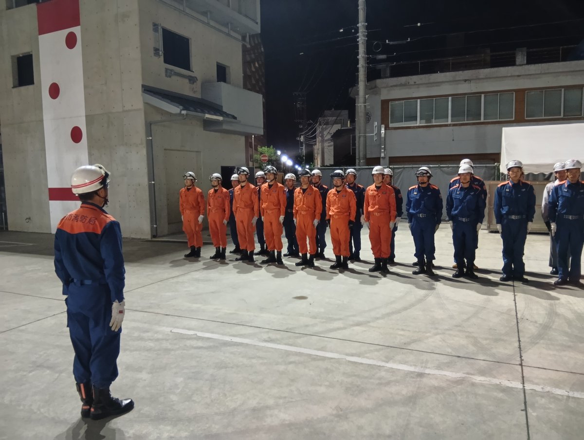 kurecity904's tweet photo. 【緊急消防援助隊派遣】
令和８年熊本地震に伴い，緊急消防援助隊広島県隊の部隊として，呉市消防局から消火隊を含む７隊２４名を派遣しました。

▼詳しくは
https://t.co/k6tu1Kavq1 https://t.co/YwEHBQSOIo