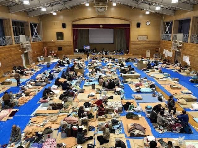 tanakaseiji15's tweet photo. うるせ〜よ！
出て行け！

避難所の炊き出しで
「豚汁」はやめようって議題が出た。 https://t.co/2SNP9hyjgy