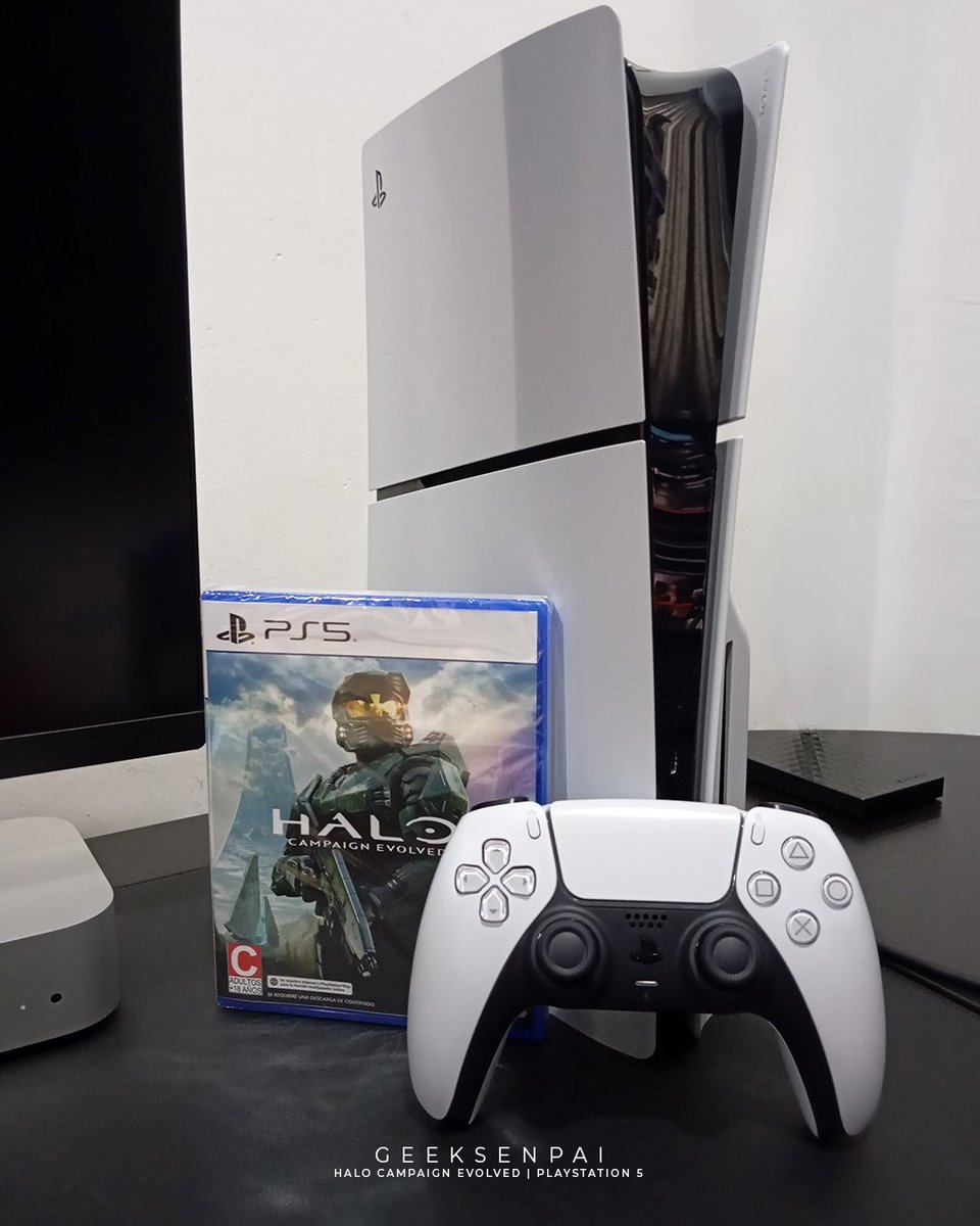 gutierrez_oz's tweet photo. Hoy en día un Laucher es mejor a un Code in a Box 😅
Pero finalmente tengo Halo Remake en mis manos. 😍

#Halo #HaloCampaignEvolved #Xbox #XboxSeriesX #Playstation #PlayStation5 #MasterChief #HaloFans #HaloMexico #SomosXbox #SomosMéxico📷 https://t.co/uZtOP0s5gY