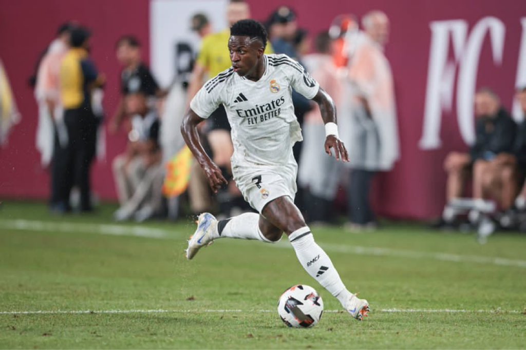 DavidOrnsteein's tweet photo. 🚨 #RMA have improved their contract offer to Vinícius Jr. to €25m per year, while #AFC are reportedly prepared to offer €30m annually The Brazilian now faces a major decision over his future https://t.co/iaRHVhDAe6