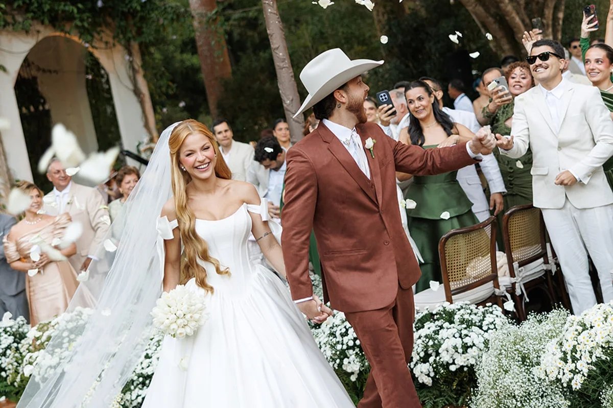 centralreality's tweet photo. Os influenciadores Gustavo Tubarão e Jade Sales oficializaram o casamento nesta terça-feira (28), em cerimônia realizada na cidade de Tiradentes, em Minas Gerais https://t.co/DzrdtKcgRN