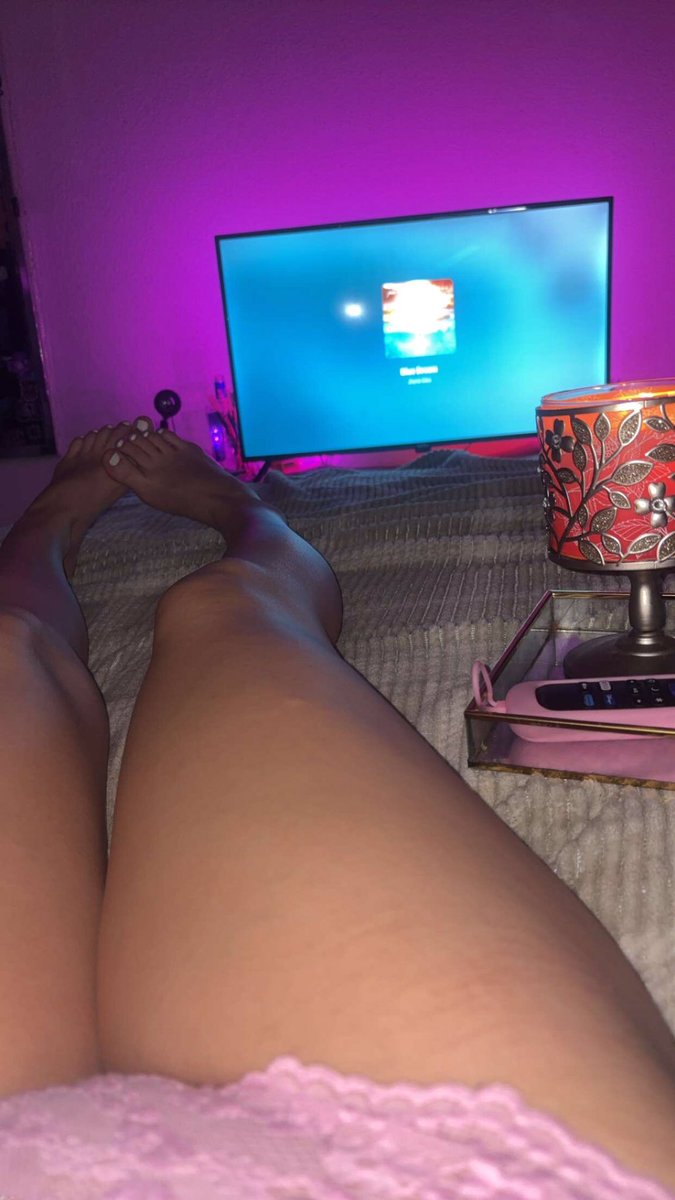 amberstoesx's tweet photo. Can’t believe guys are jerking to ai models instead of me 🤦🏻‍♀️😛 https://t.co/lzZUPaYzDE