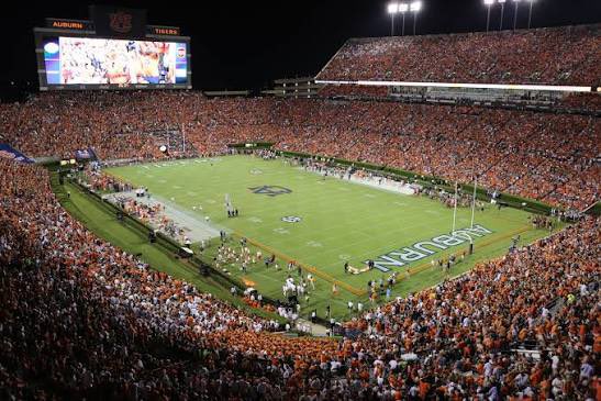 ShippDante9798's tweet photo. After a great conversation with @CoachTimBanks im blessed to receive my 12th offer from the University of Auburn ‼️‼️ https://t.co/aDXfWPcy1D