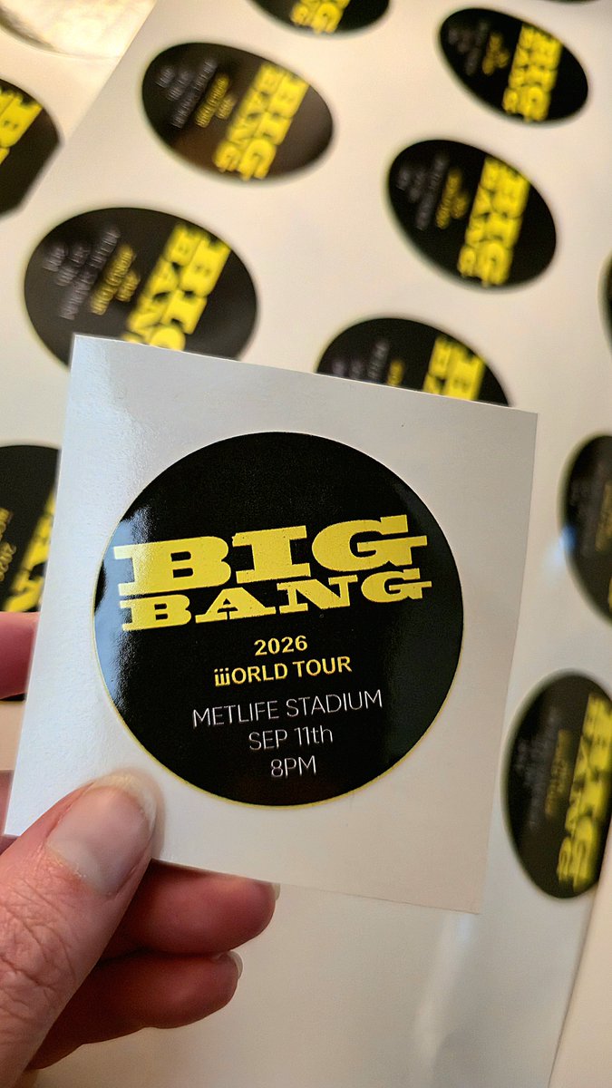 Jade_Norica's tweet photo. Another concert freebie done! Decided yesterday I wanted to make stickers too, so I used the same layout for the buttons and called up my old shop to make them. Less than 24 hour turn around😎

#bigbang #bigbangvip #concertfreebies #gdragon #daesung #taeyang https://t.co/YdsHP1e6g8