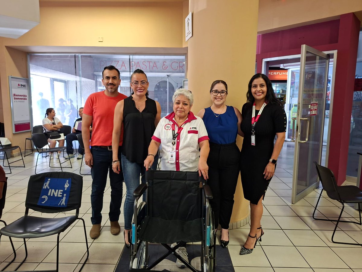 inezamora05's tweet photo. Hoy acudimos al Módulo de Atención Ciudadana 160551 ubicado en Zamora, Michoacán, con el objetivo de hacer entrega de la silla de ruedas donada por el Gobierno Municipal de Zamora a través de la Lic. Rocío Soto Delgado, Presidenta del DIF. https://t.co/argvk9cd7Q