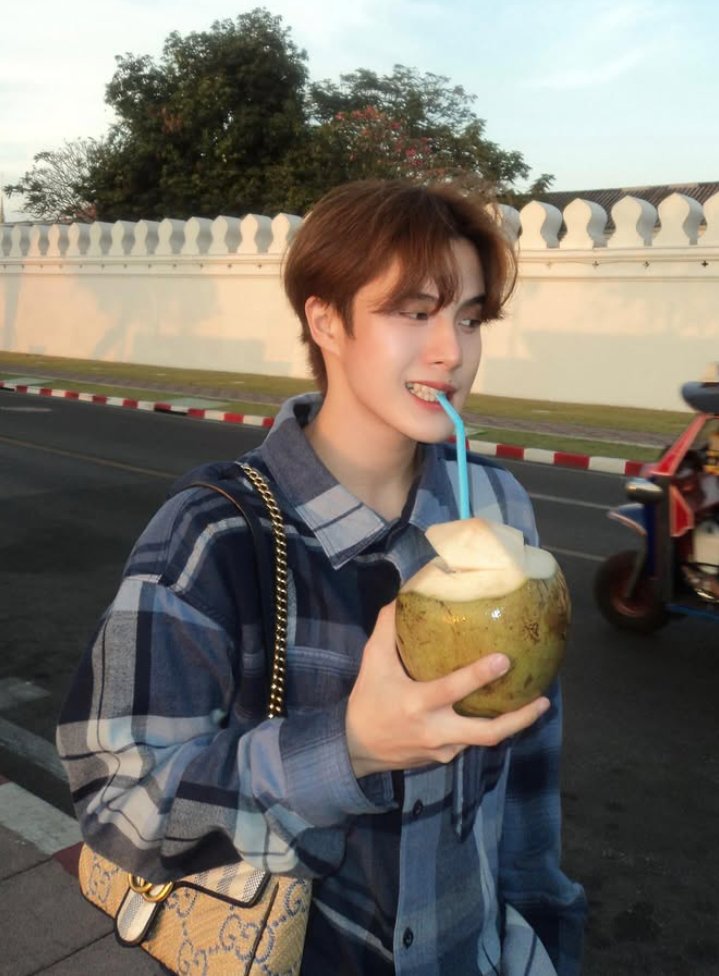 _5W2H's tweet photo. เทียบเล่นๆ // รูปแรกจากไอจีคุณยูกิ https://t.co/eR2Sdl3q5z