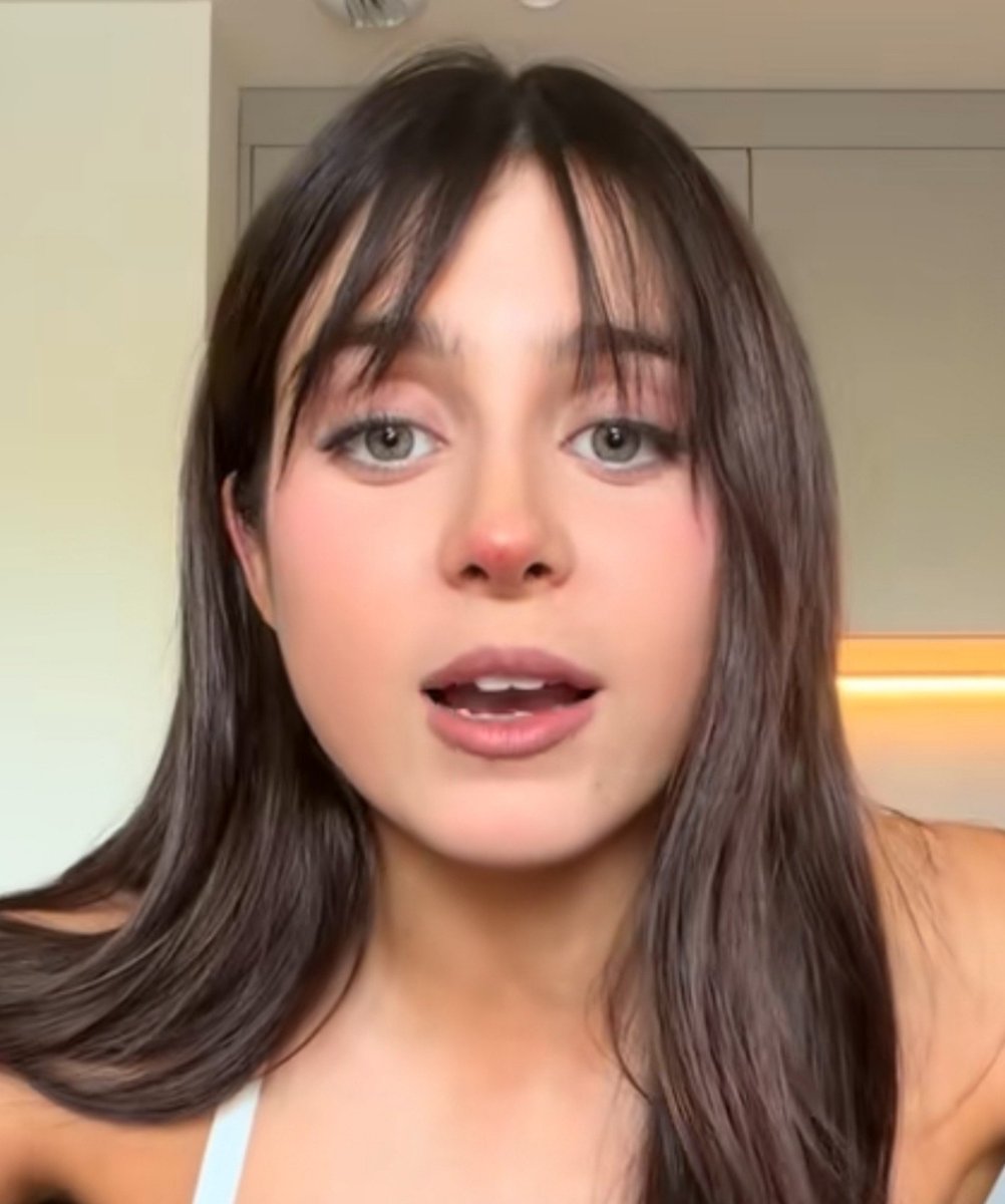 rubqckity's tweet photo. que raro que la marca esa en su nariz aparece sólo cuando tiene que victimizarse en tiktok, porque hace un rato no la tenía JAJDKSJJAJ https://t.co/srGKA1O7A5