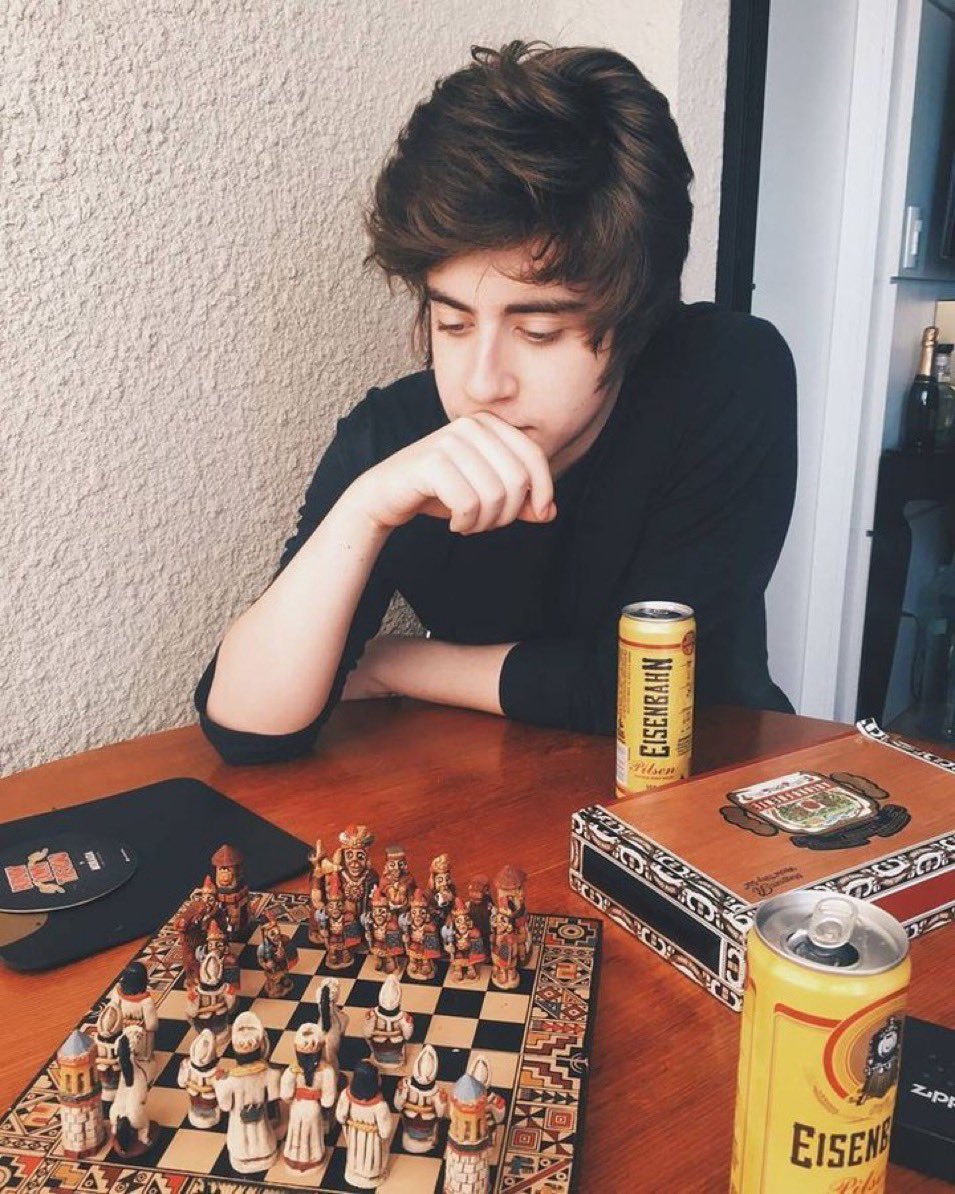 nnusiala's tweet photo. @BELLlNGH4M só pessoas inteligentes entenderiam isso, e eu entendi https://t.co/6i3C1AIPyB