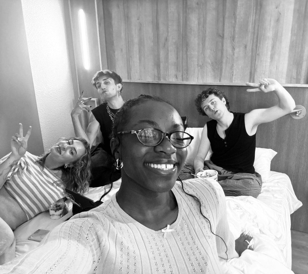 Jesaisp87913000's tweet photo. Prime de la tournée vs fin de la tournée 

C’est fini…. merci pour tout le oinc #StarAcademy https://t.co/P7m8cK3nEd