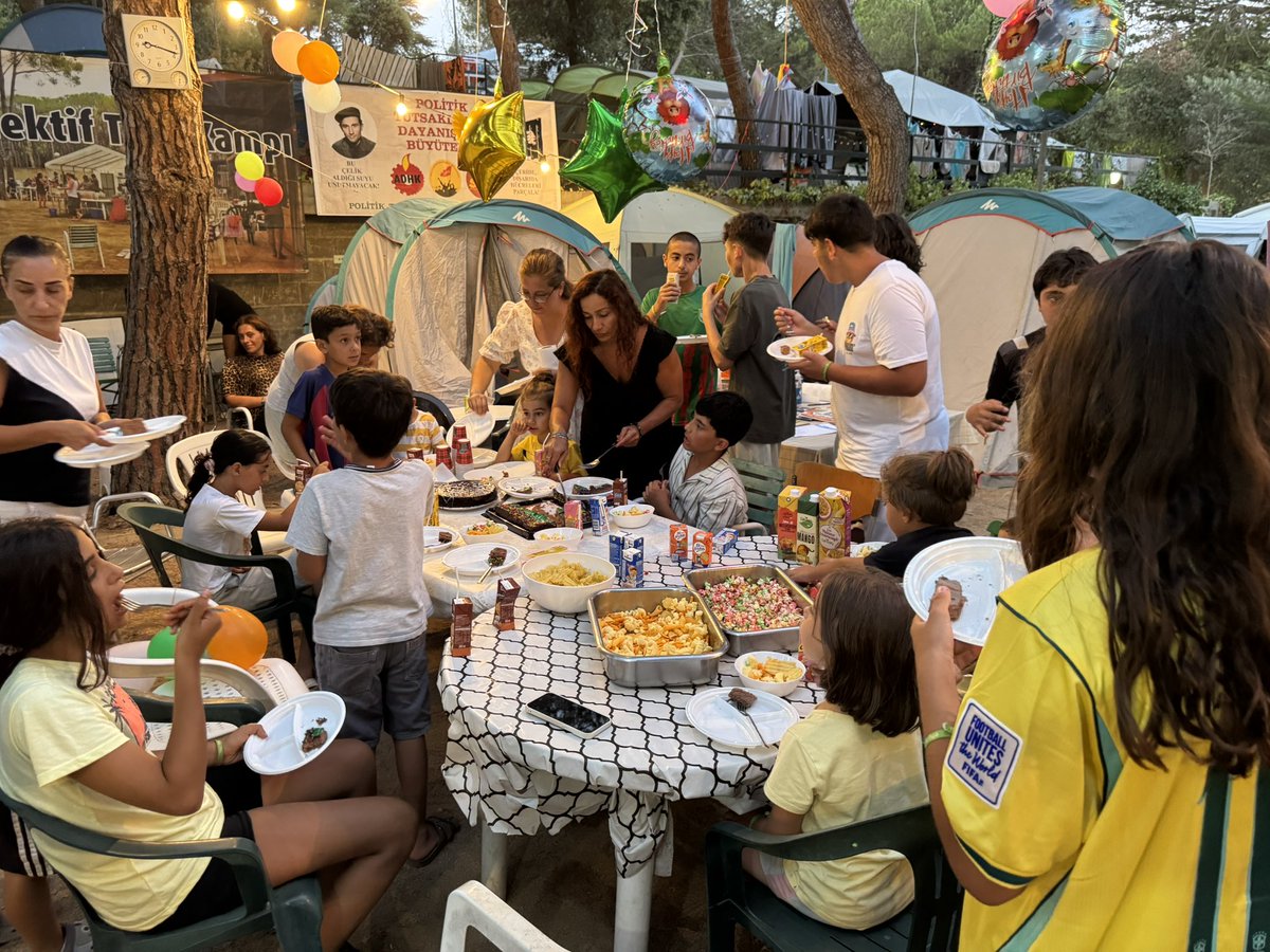 KampAdhk's tweet photo. Norveç’ten gelen Arin’in 11. yaşını ailelerimiz, çocuklarımız ve sevdiklerimizle birlikte harika bir kutlamayla taçlandırdık! 🥳 Arin’e sevdikleriyle birlikte sağlıklı, mutlu ve başarılarla dolu çok güzel bir ömr diliyoruz. Doğum günün kutlu olsun Arin! 🎈 https://t.co/X483RSfP0z