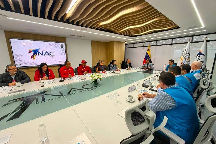 elfocovzla's tweet photo. Optimizan servicios aéreos tras sismos
https://t.co/kRlGp3TzZg
#Venezuela #Sismos #INAC #28Jul https://t.co/tCjhCtNujX