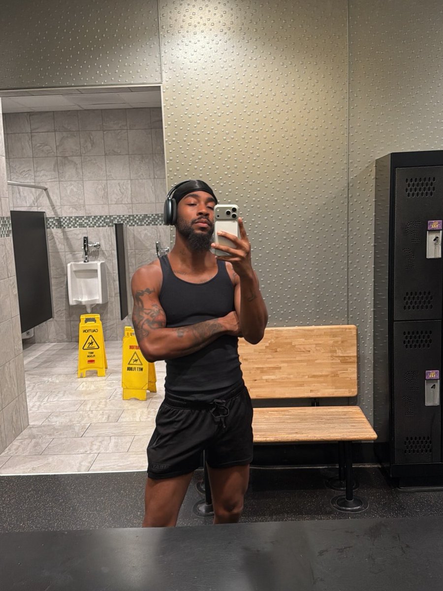OkaySevn's tweet photo. The gym been eating me right up. https://t.co/fuVLS3UX5I