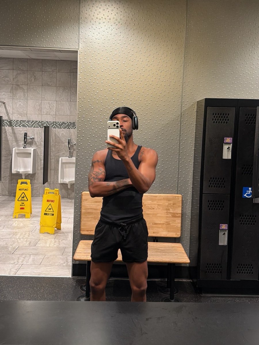 OkaySevn's tweet photo. The gym been eating me right up. https://t.co/fuVLS3UX5I