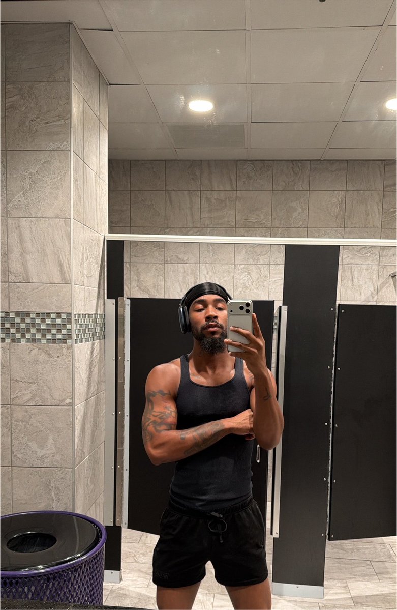OkaySevn's tweet photo. The gym been eating me right up. https://t.co/fuVLS3UX5I