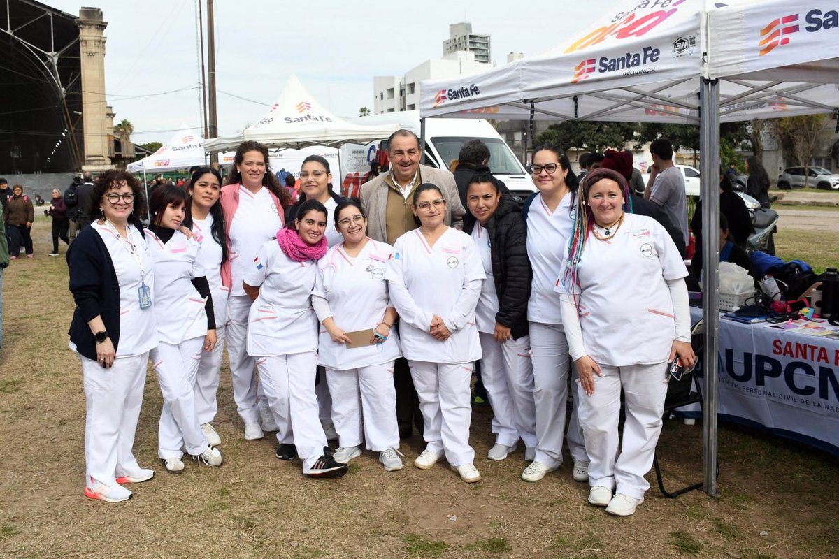 juan_poletti's tweet photo. Esta semana, en el marco del programa provincial Santa Fe Acá, el Tren nacional de Capital Humano se encuentra en nuestra ciudad. Es una alegría brindar esta calidad de servicio a través de la articulación entre los diferentes niveles del Estado, cada uno en su rol, para que los vecinos, los niños y niñas puedan acceder a las prestaciones de salud en forma gratuita.
